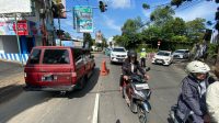 IMG-20240411-WA0012 Pertigaan Beatrix diberlakukan buka tutup, di H+1 Lebaran mulai terjadi kepadatan diruas Jalan Lembang menuju kawasan objek wisata. Foto/Istimewa