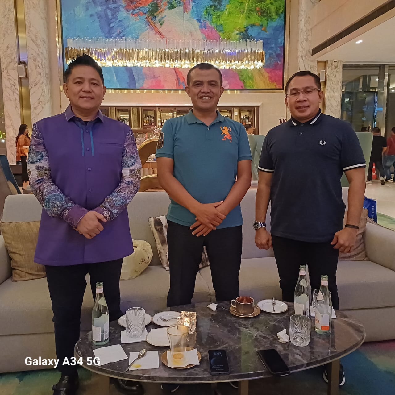 Balon Bupati Bandung Barat, Aas Mohamad Asor, (tengah) ketika silaturahmi ke DPP Partai Demokrat diterima oleh Wakil Bendahara Umum Partai Demokrat dan juga Pendiri Partai Demokrat, Steven Rumangkang (kanan) serta Deputi Bappilu DPP Partai Demokrat (kiri). Foto/Istimewa