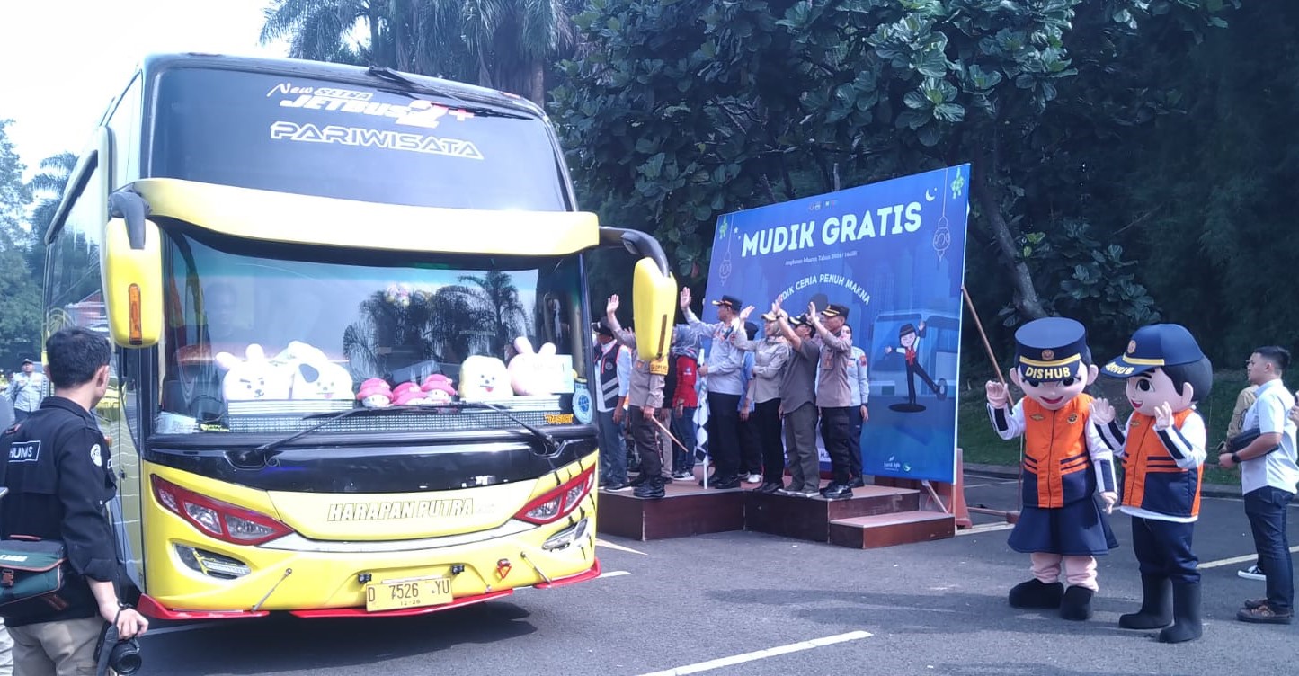 Pemda Bandung barat, melepas para pemudik gratis di lapangan parkir eks Giant di kota baru parahyangan Padalarang. Foto/Istimewa