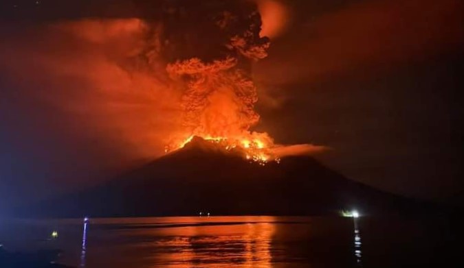 Letusan Gunung Ruang, Sulut. Foto/Istimewa