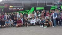 Foto bersama terakhir rombongan siswa SMK Lingga Kencana Depok, sebelum terjadinya laka di Ciater. Foto/Istimewa Foto bersama terakhir rombongan siswa SMK Lingga Kencana Depok, sebelum terjadinya laka di Ciater. Foto/Istimewa