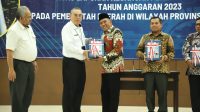 Pj Bupati Bandung Barat saat menerima predikat Wajar Tanpa Pengcualian atas Laporan Keuangan Tahun 2023. Foto/Istimewa Pj Bupati Bandung Barat saat menerima predikat Wajar Tanpa Pengcualian atas Laporan Keuangan Tahun 2023. Foto/Istimewa
