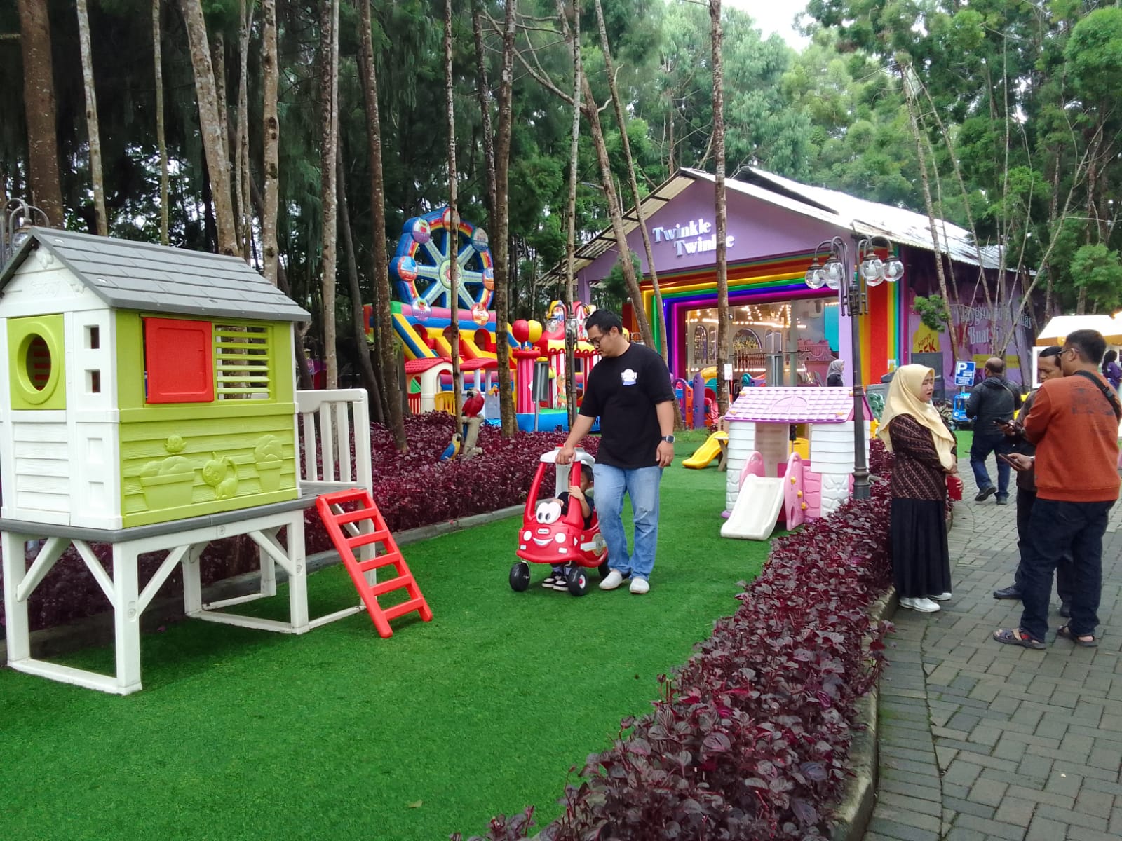 Suasana libur di Floating Market Lembang. Foto/Bandungsatu.com