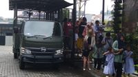 Mobil dengan wiremesh, atraksi baru kunjungan di Kampung Satwa LPZ. Foto/bandungsatu.com Mobil dengan wiremesh, atraksi baru kunjungan di Kampung Satwa LPZ. Foto/bandungsatu.com