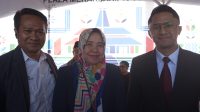 General Manager Perhutani Alam Wisata (Palawi) Wilayah Barat, Nuryanti Tripawesti Berfoto dengan Mantan Bupati Bandung Barat, Hengki Kurniawan. Foto/BANDUNGSATU.COM General Manager Perhutani Alam Wisata (Palawi) Wilayah Barat, Nuryanti Tripawesti Berfoto dengan Mantan Bupati Bandung Barat, Hengki Kurniawan. Foto/BANDUNGSATU.COM