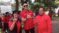 Bakal Calon Bupati Bandung Barat, Hengki Kurniawan berfoto bersama Ketua Banteng Ngora KBB, Mulyadi Humaedi dan Wakil Ketua PAC PDIP Lembang. Foto/Istimewa Bakal Calon Bupati Bandung Barat, Hengki Kurniawan berfoto bersama Ketua Banteng Ngora KBB, Mulyadi Humaedi dan Wakil Ketua PAC PDIP Lembang. Foto/Istimewa