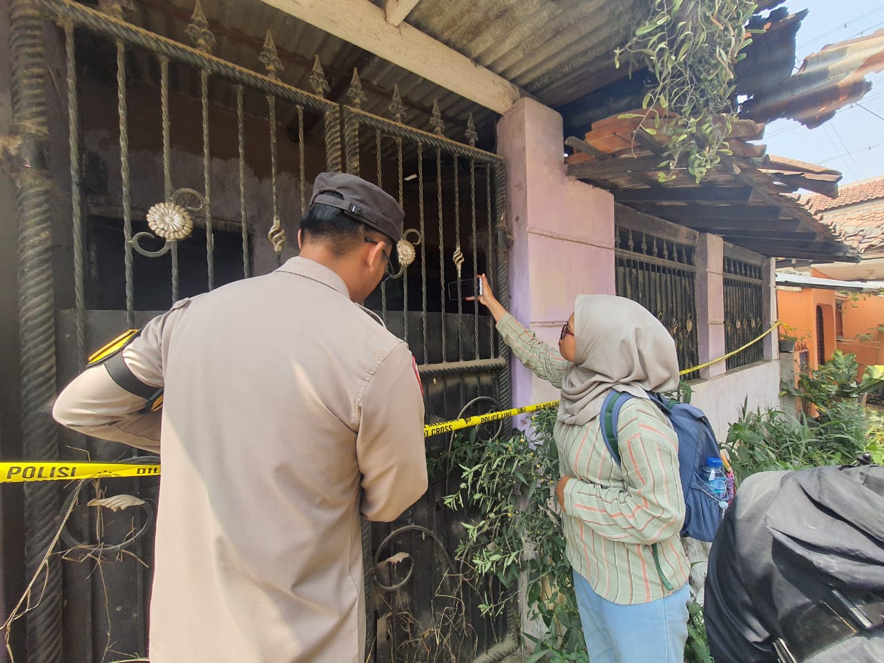 Polres Cimahi melakukan olah TKP ditemukannya dua kerangka manusia di Desa Tanimulya Kecamatan Ngamprah. Selasa (30/07). Foto/Istimewa