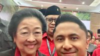 Calon Bupati Bandung Barat, Hengki Kurniawan foto bersama dengan Ketua Umum DPP PDIP, Megawati Soekarnoputri, di Jakarta Rabu (14/09). Foto/Istimewa