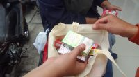 Rokok tanpa cukai beredar di Wilayah Bandung Barat, Kamis (22/08). Foto/BANDUNGSATU.COM Rokok tanpa cukai beredar di Wilayah Bandung Barat, Kamis (22/08). Foto/BANDUNGSATU.COM