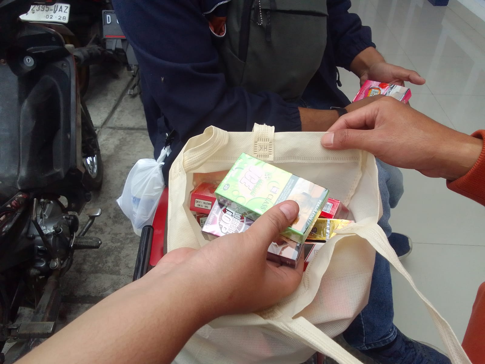 Rokok tanpa cukai beredar di Wilayah Bandung Barat, Kamis (22/08). Foto/BANDUNGSATU.COM