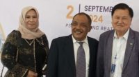 Eka Santosa (tengah) Mantan Pimpinan Komisi II DPR RI bersama Saleha Fatmawati (kiri) Bendahara DPD Nasdem KBB dan Mr Wo pengusaha dari Korea. Foto/Istimewa. Eka Santosa (tengah) Mantan Pimpinan Komisi II DPR RI bersama Saleha Fatmawati (kiri) Bendahara DPD Nasdem KBB dan Mr Wo pengusaha dari Korea. Foto/Istimewa.