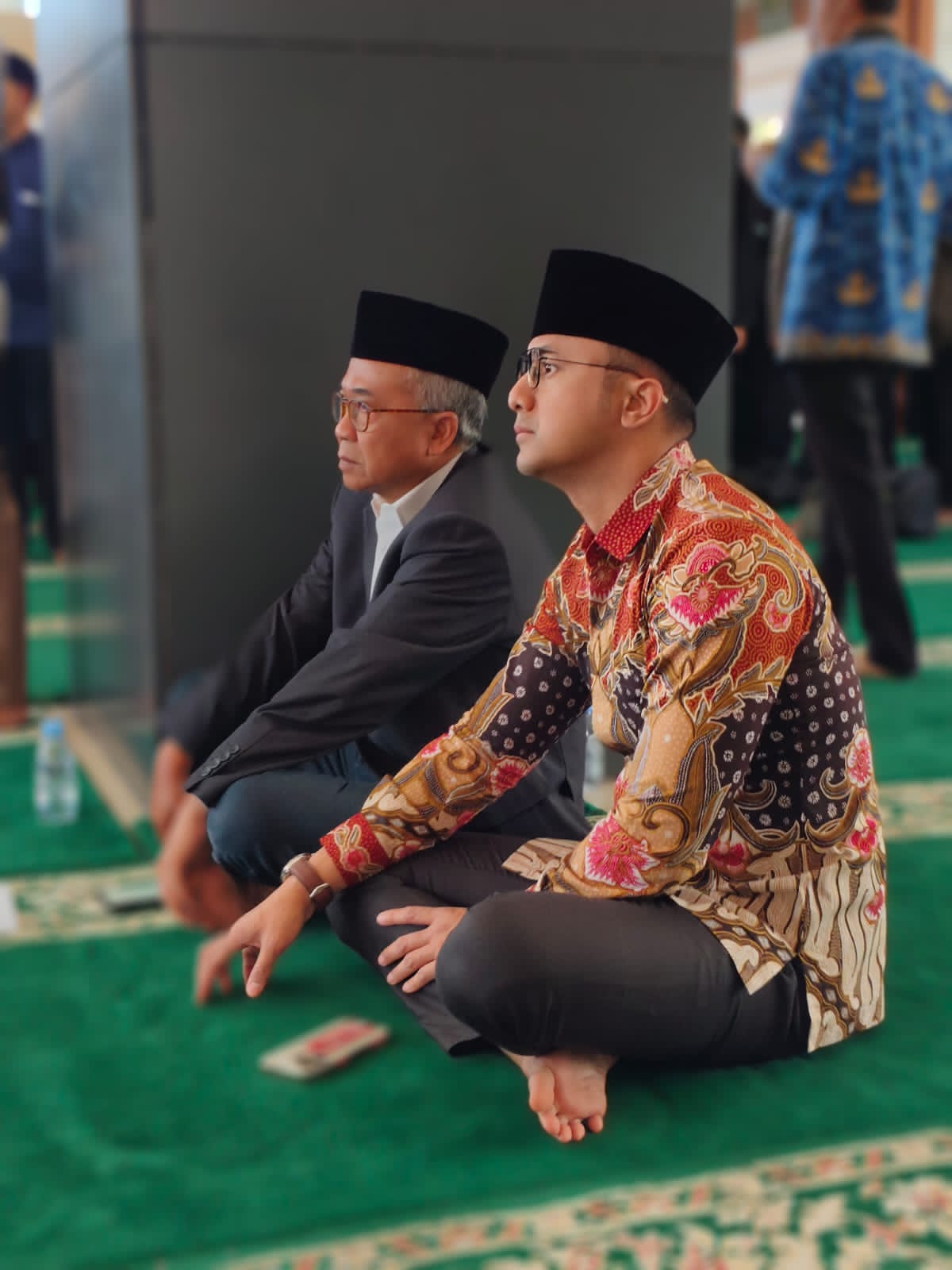 Pasangan HADE, calon bupati dan calon wakil Bupati KBB, Hengki Kurniawan - Ade Sudrajat ketika menghadiri Pelantikan Ketua Majelis Ulama Indonesia (MUI) Kabupaten Bandung Barat, di Masjid Asshidiq Mekarsari Selasa (17/09). Foto/Istimewa